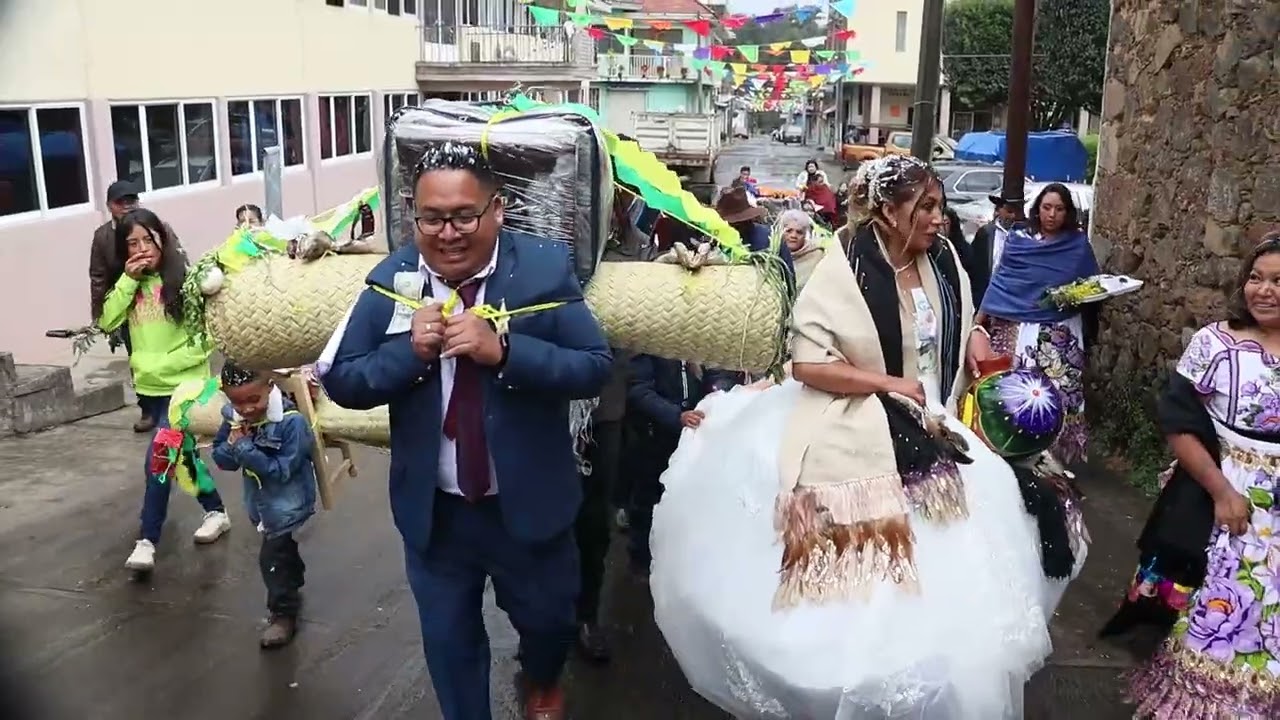 Boda de Martín Agustín y Dulce Bravo en Tanaco Michoacán - 4 de 7