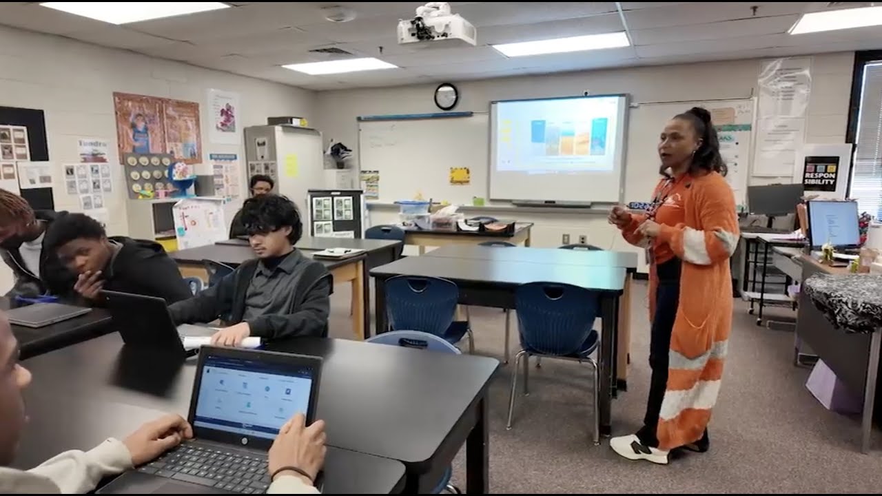 Alternative Gwinnett high school teacher helps solve attendance problem with spirit squad