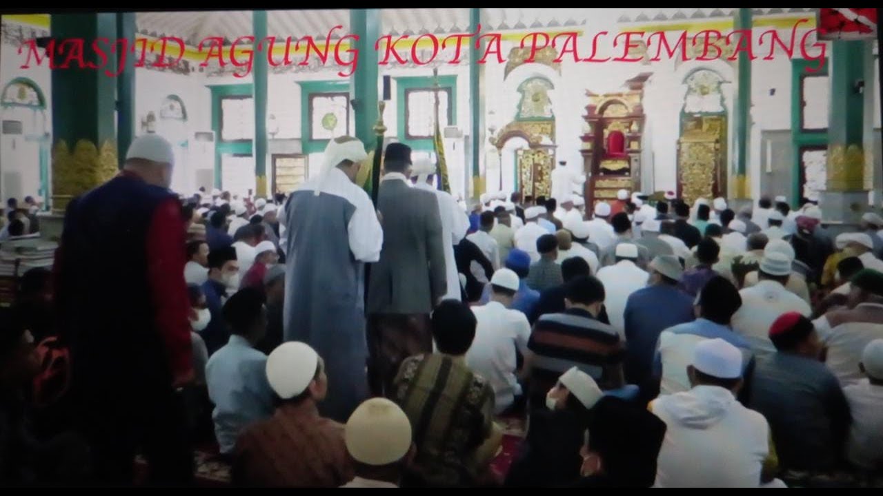 Sholat Jumat di Masjid Agung Kota Palembang