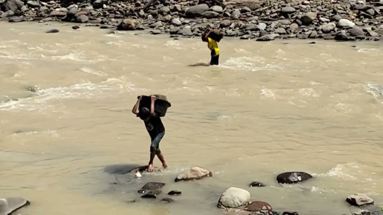 TIGA BULAN RIBUAN WARGA DESA SIBIOBIO TAPANULI TENGAH MASIH TERISOLIR 