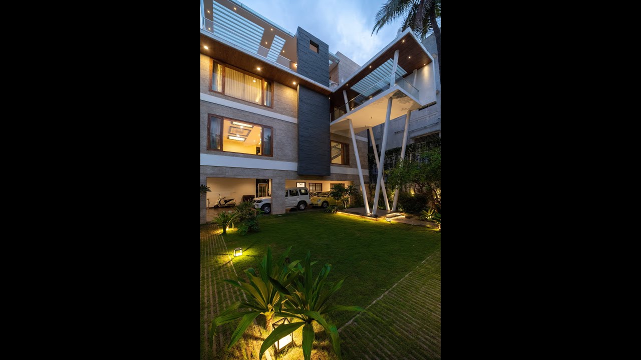 80X60 East facing residence in Basweshnagar,Bengaluru | R.S.G Residence by Design Studio Architect