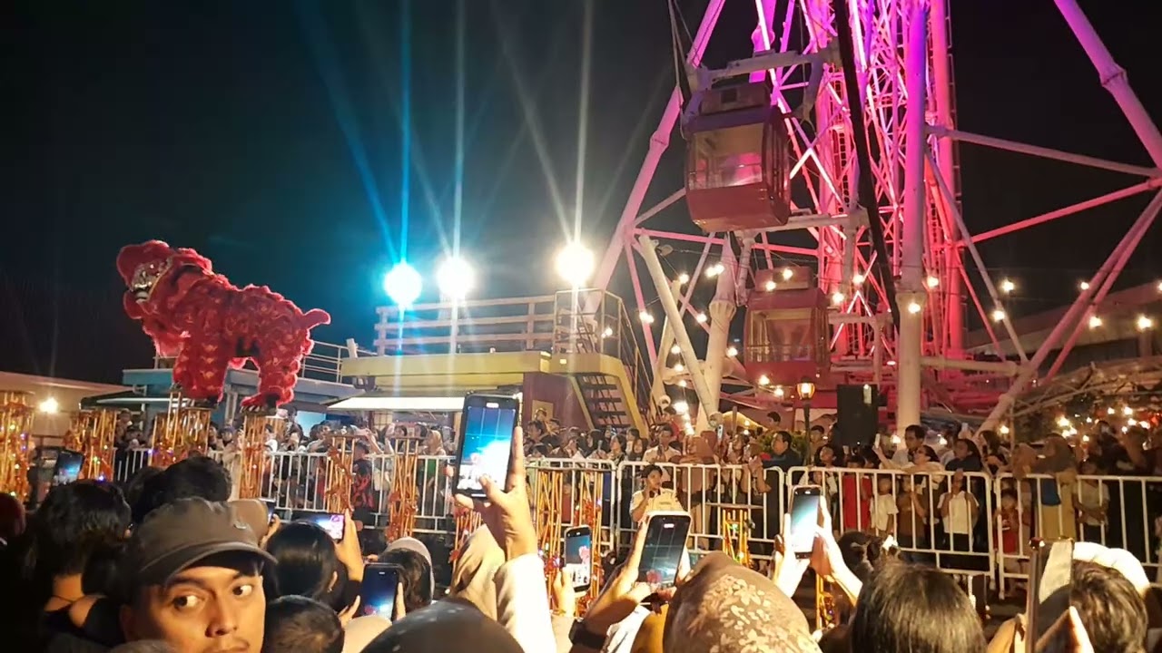 kita  jalan jalan ke AEON JGC nonton barongsai