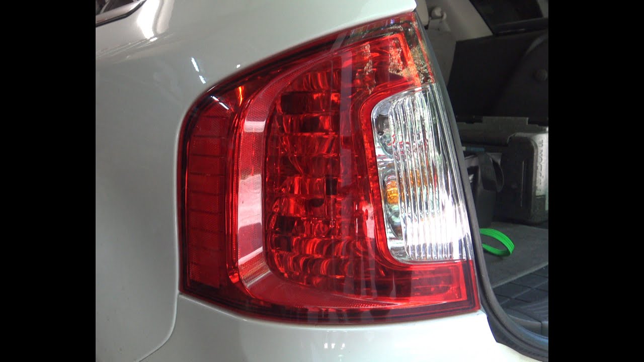 2011 to 2014 Ford Edge Tail Light, Back Up Light and Brake Light Replacement - FTHVN1101