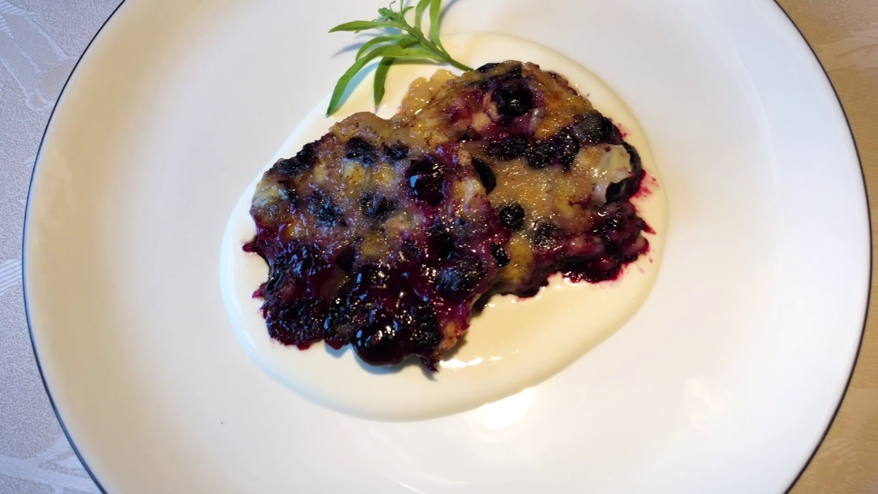 Rezepte aus Vorarlberg: Gebratenes Heidelbeerk&uuml;achle mit Bergk&auml;se und Sauerrahm