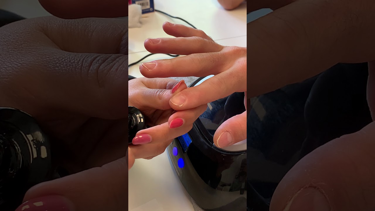 Paso 5 - Aplicación de Bond Aid y aplicación de Base Coat Gel