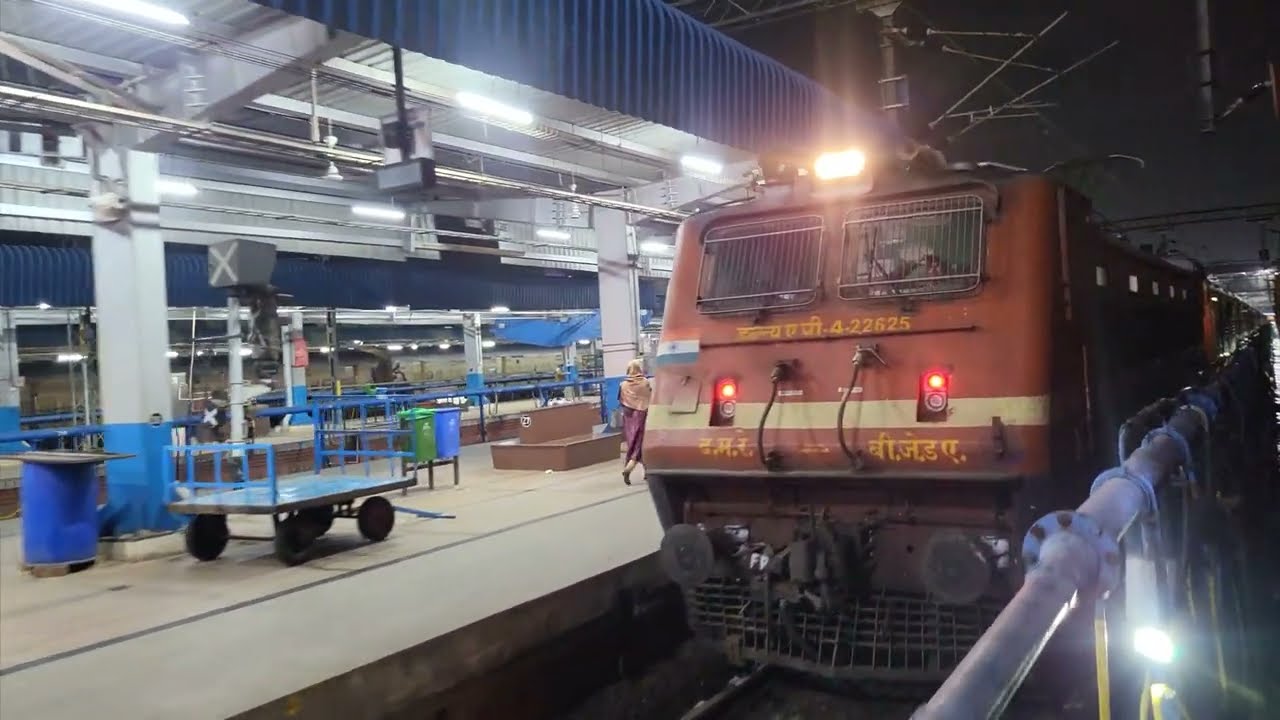 Vijaywada jn arrival || 12245 Duranto exp #12245 #durantoexpress #vijaywada #trainarrival
