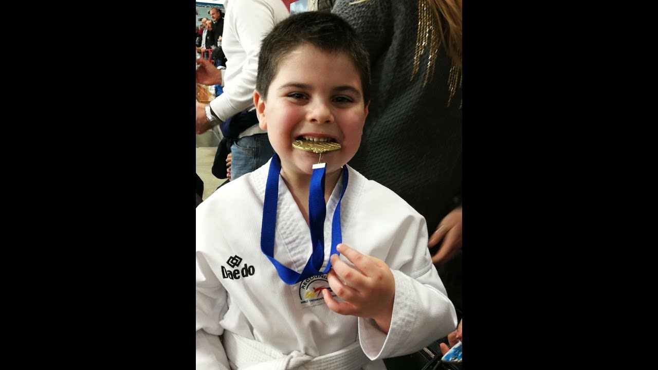 Prima gara di Taekwondo di Thomas (cintura bianca)  - Medaglia di Bronzo :)