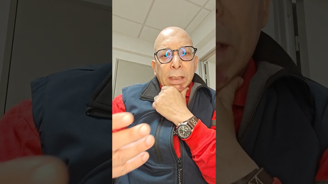 Le wali (préfet) de Mostaganem verse des larmes lors de l'inauguration d'une mosquée.