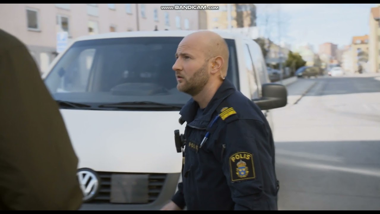 södertäljepolisen   smitning från polis