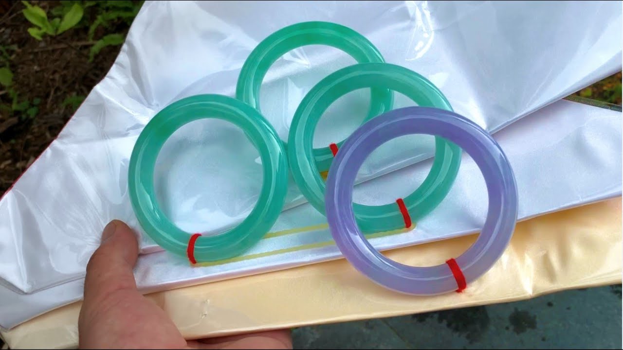 30000多的翡翠手镯，竟然发现这样的问题，换成你会接受吗？