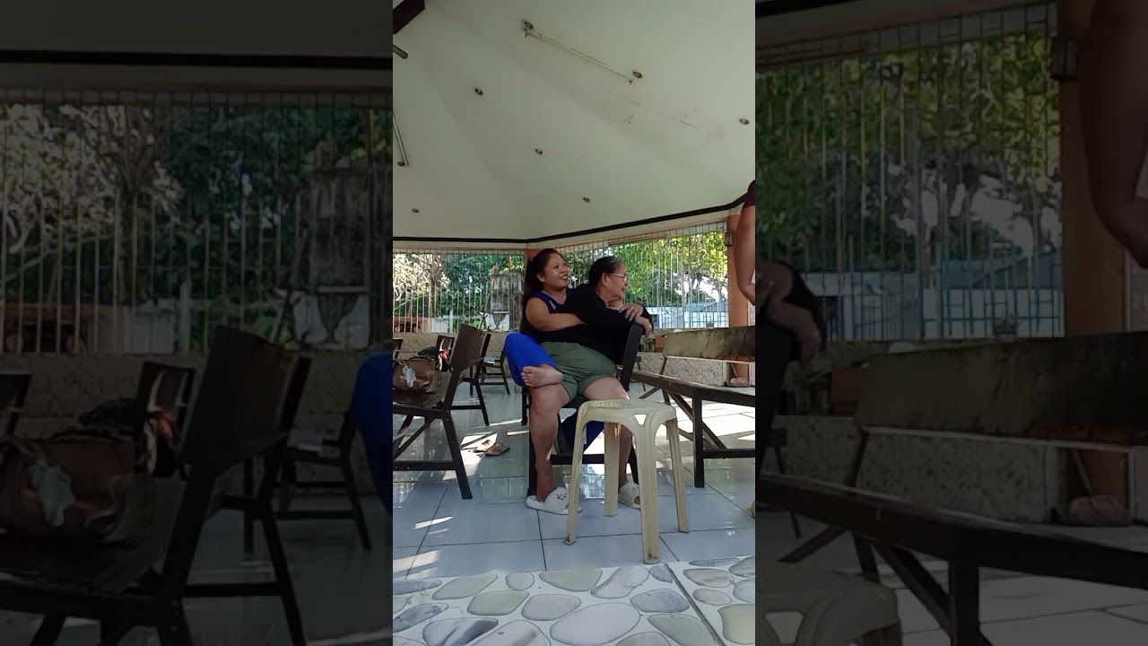 Nag pa lalambing ako sa mama ko