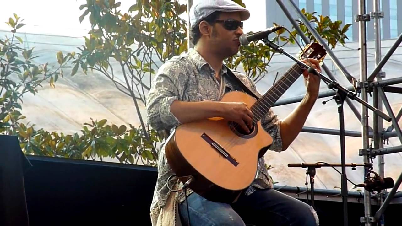 Raul Midon 'Everyone deserves a second chance',Jazz Festival, La Defense, France 27/06/09