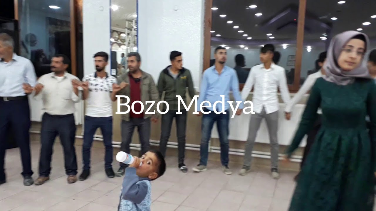 Halay başını çeken damat resmen coşturuyor düğünü  prenses düğün salonu doğubeyazıt Ağrı