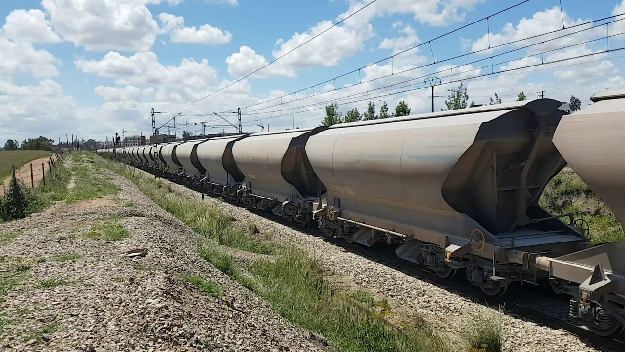 E1115 en tête d'un convoi de phosphates vers khouribga