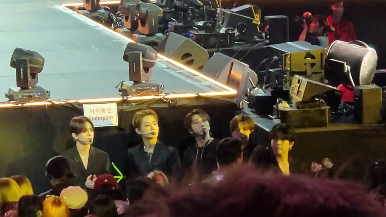 [FANCAM] 230819 LA DAY 2 ~ VERIVERY waiting to perform