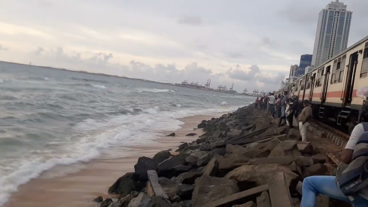 Galle Face Colombo #train#galleface-Dilshath'sview
