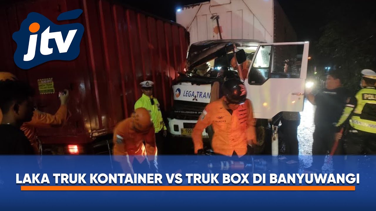 TRUK KONTAINER VS TRUK BOX DI BANYUWANGI, SOPIR KONTAINER TERJEPIT 3 JAM