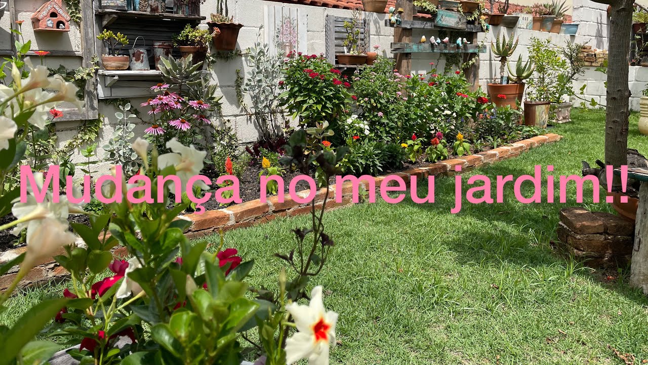 Canteiro florido com tijolos!!