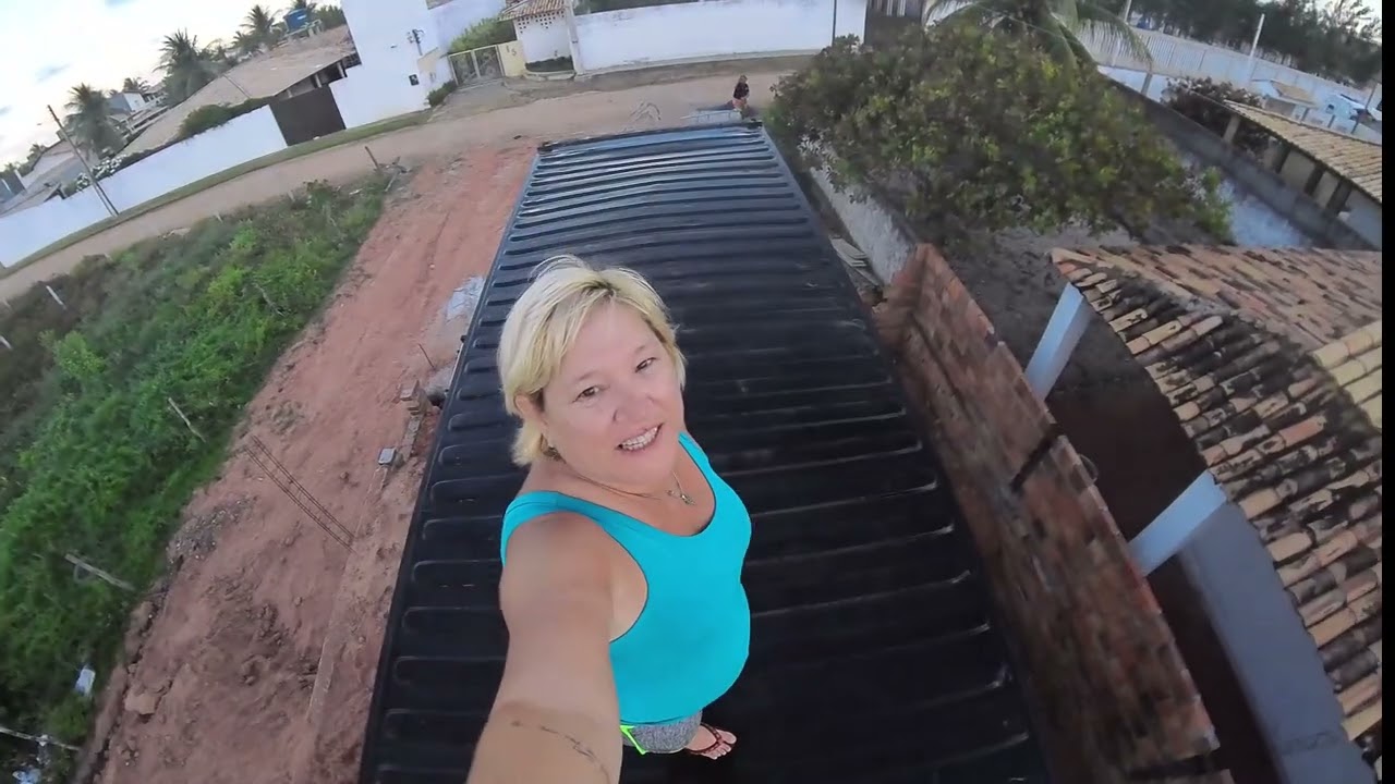 Trabalhando no alto: A tenção de lavar o Container!