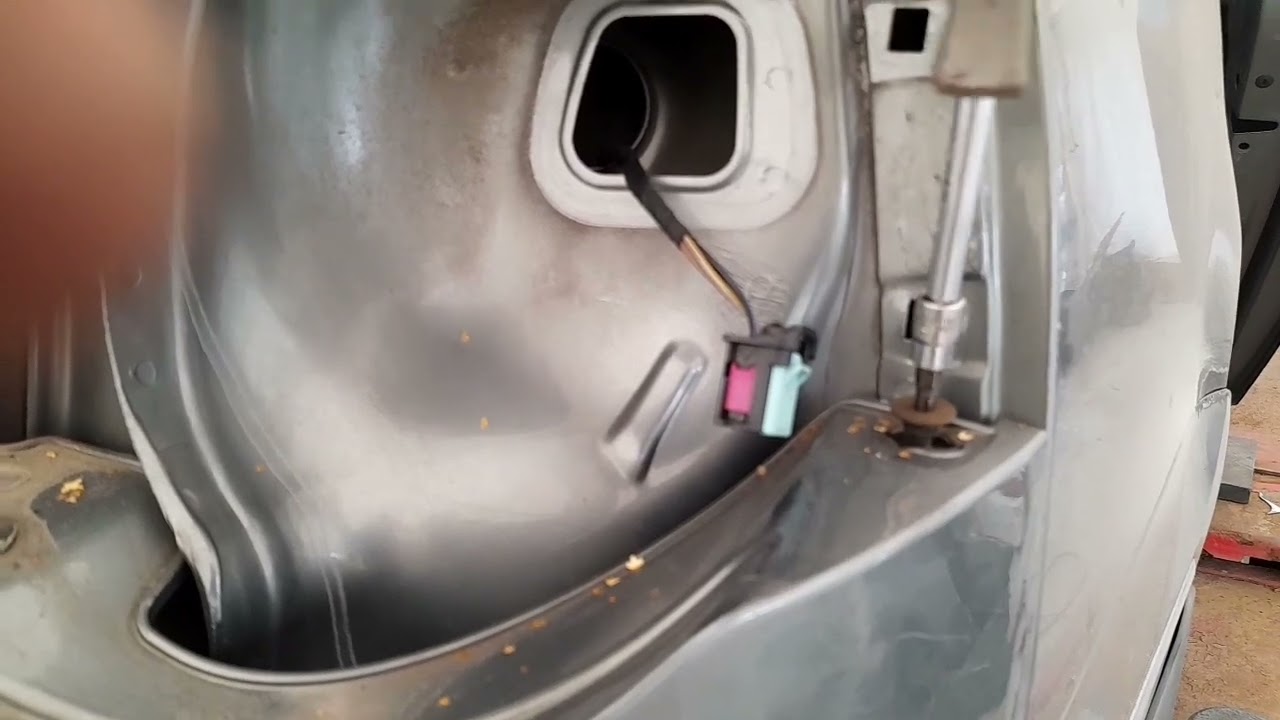 demontaż lamp tylnych, zderzaka Passat b6 kombi