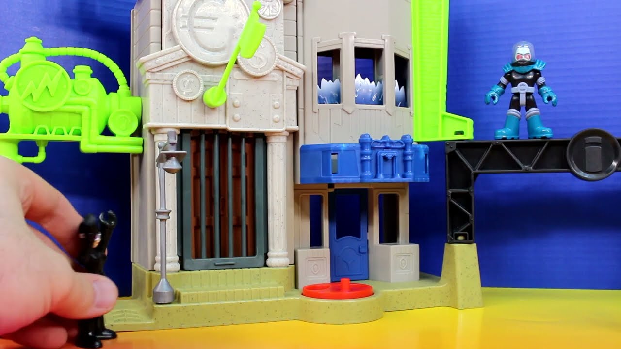 Batman rescue Gordon Cat Woman Mr. Freeze Riddler go Jail | Superhero toys
