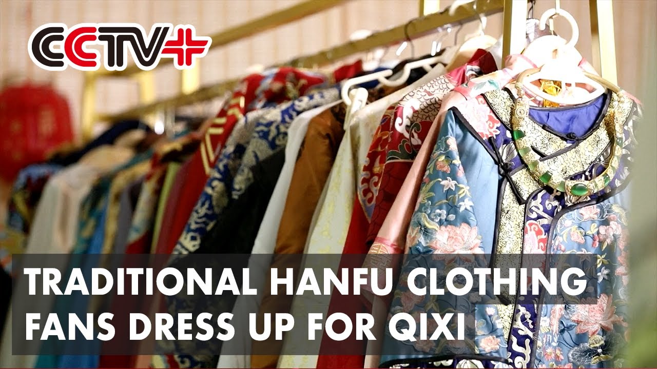 Traditional Hanfu Clothing Fans Dress Up for Romantic Festival