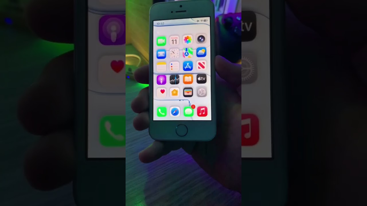 iOS 26 на iPhone SE 2016 года! С Liquid Glass😋#apple #ios #jailbreak #iphone17 #liquidglass