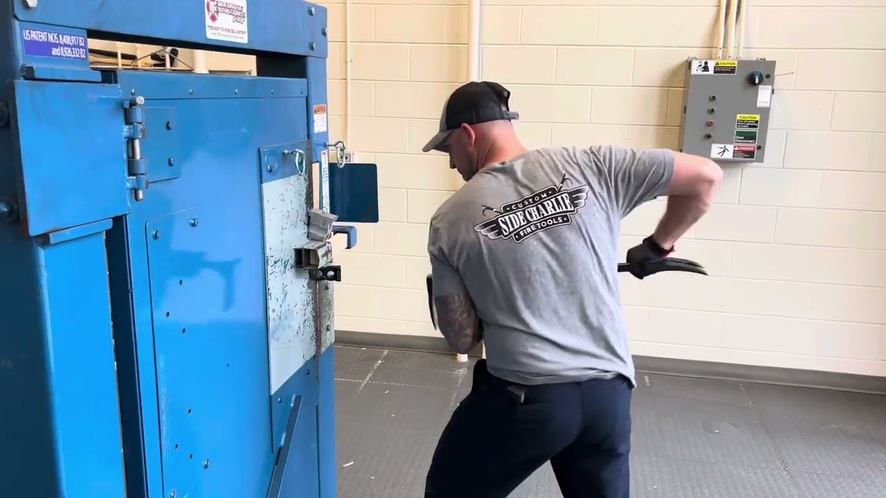 Forcing / breaching a door and lock pulling with The Heritage Bar | Side Charlie Custom Tools