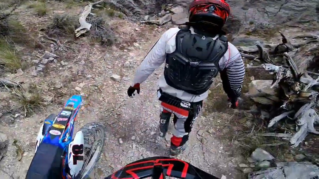 Suzuki DR350 down some sketchy canyon singletrack. part 3