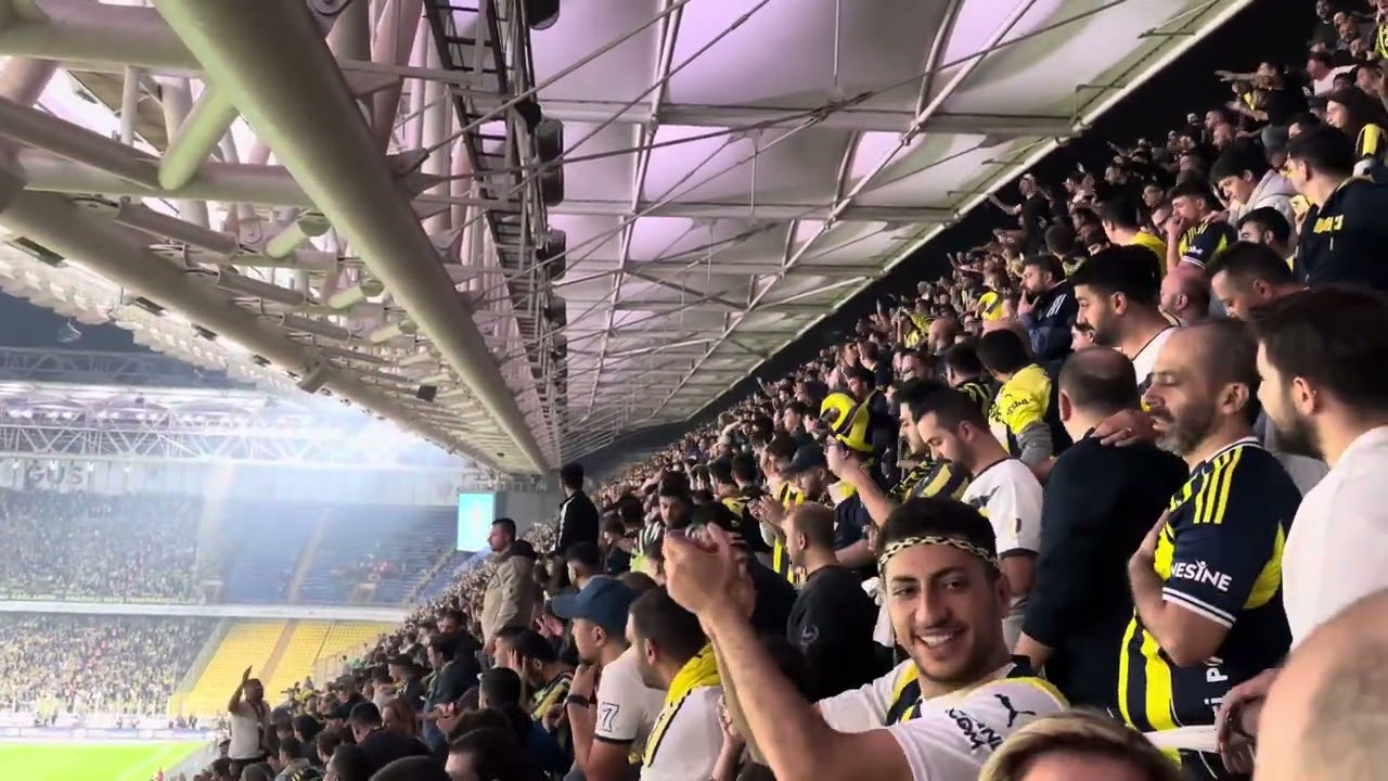 FENERBAHÇE - KAYSERİSPOR GOL SONRASI ZIPLAA AŞAĞI YUKARI SAĞA SOLA