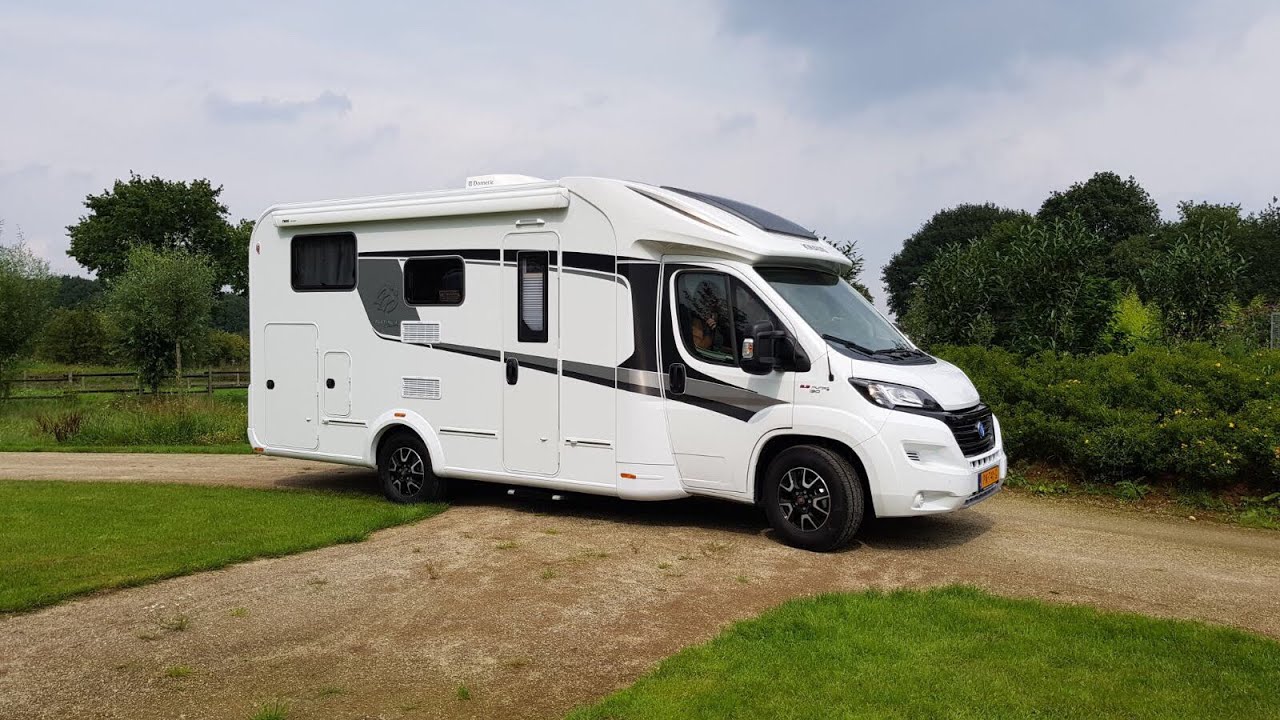 Fietsen plaatsen in de Knaus camper