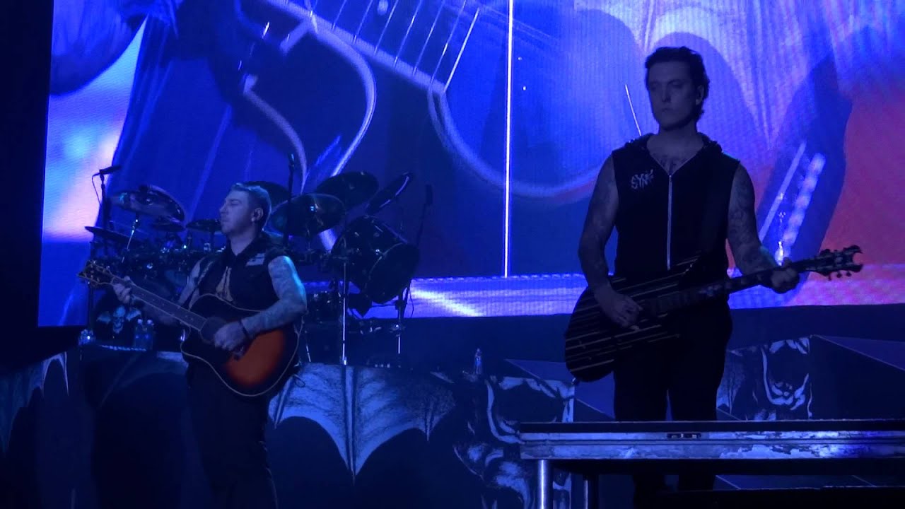 Avenged Sevenfold So Far Away - live Rock USA 07 / 17 / 2015 Oshkosh Wisconsin