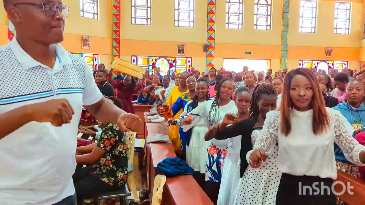 UMENIBARIKI || M.C.MABOGO || HOLY FAMILY CHOIR UTAWALA