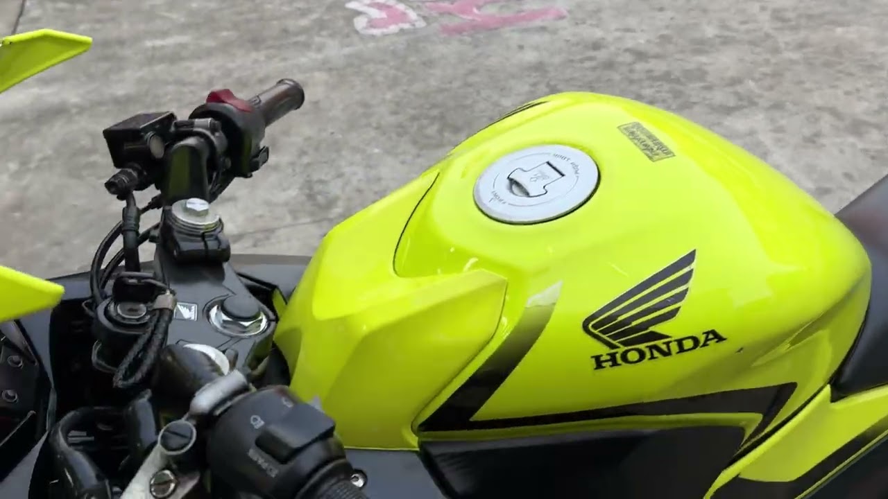 คลิปสดรีวิวรอบคันHONDA CBR300R