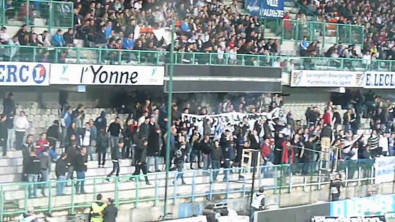 Arrivée ultras Leclerc (AJA-MHSC) 2012