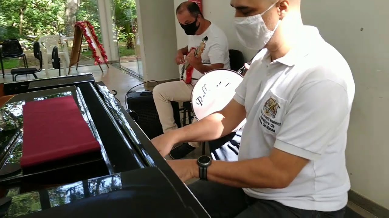 #1 - MOMENTO MUSICAL - Garota de Ipanema (Tom Jobim e Vinicius de Moraes)