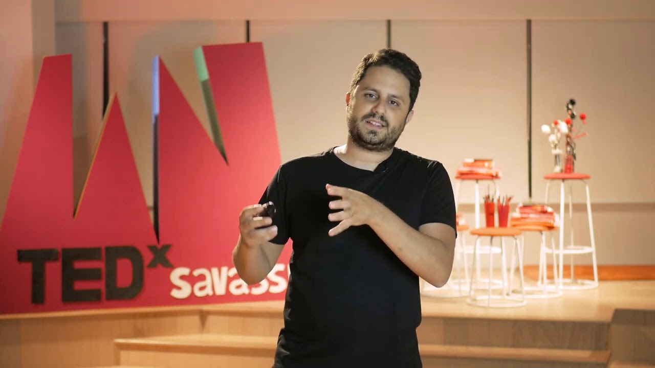 Descentralizando a educa&ccedil;&atilde;o  | Jo&atilde;o Pedro Resende | TEDxSavassi