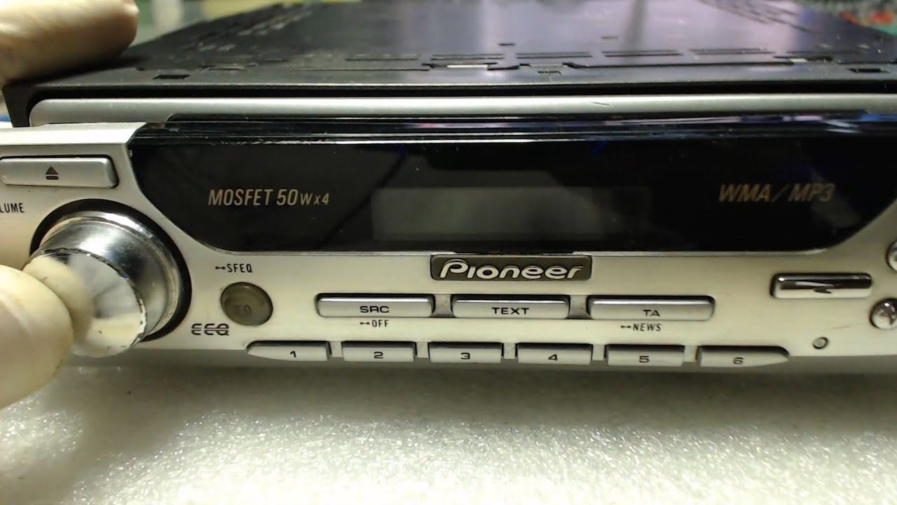 RV-ELECTRONIC - Réparation d'un Autoradio Pioneer DEH-P8400MP (faible qualité vidéo)