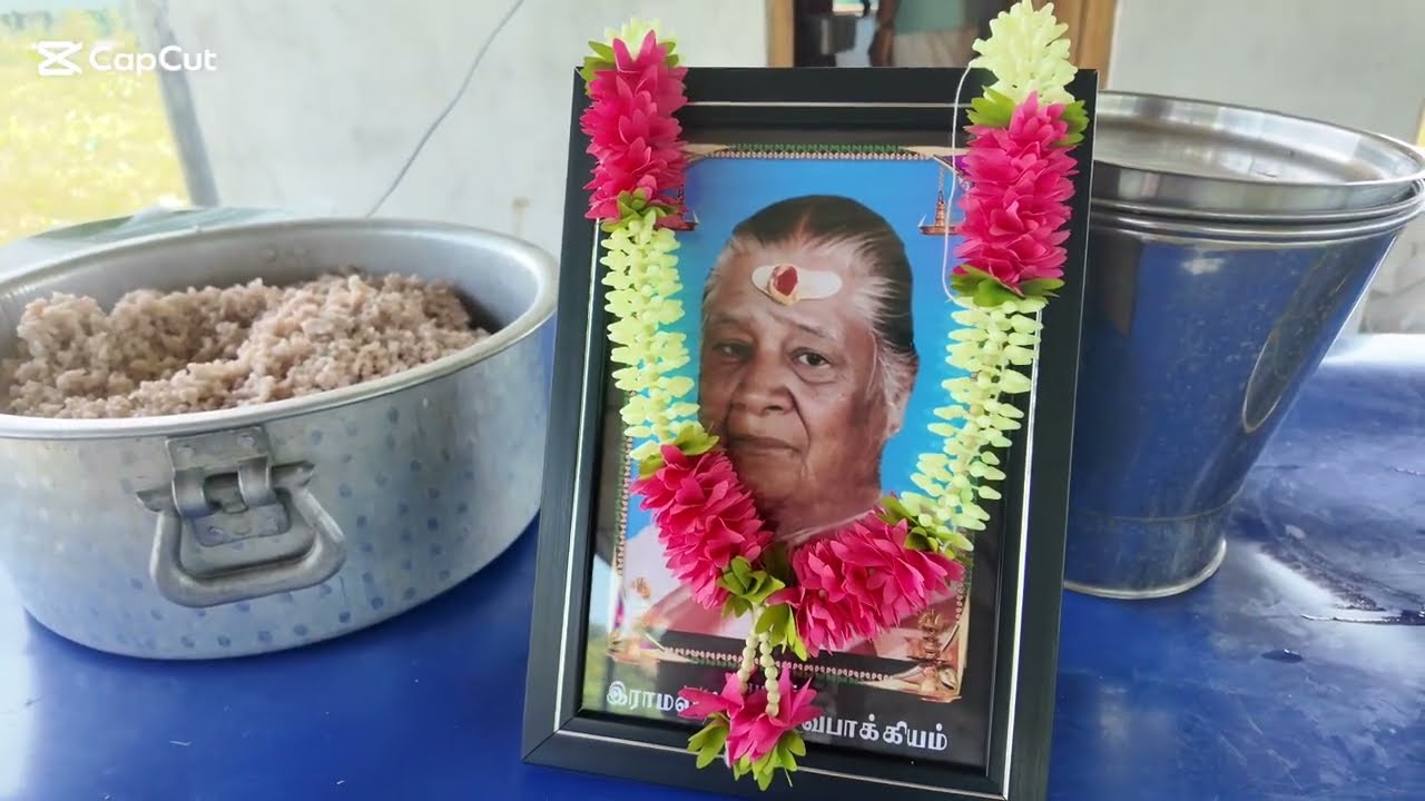 அமரர் இராமலிங்கம் சிவபாக்கியம் அவர்களின் நினைவாக உணவு வழங்கிய போது..