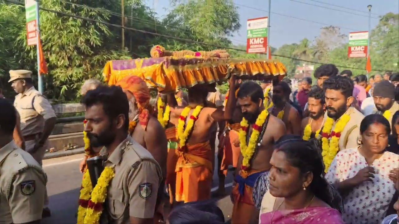 അയ്യന്റെ തിരുവാഭരണ ഘോഷയാത്ര ഇന്ന് പന്തളത്ത് തിരിച്ചു വന്നപ്പോൾ....... സ്വാമി ശരണം അയ്യപ്പാ🙏