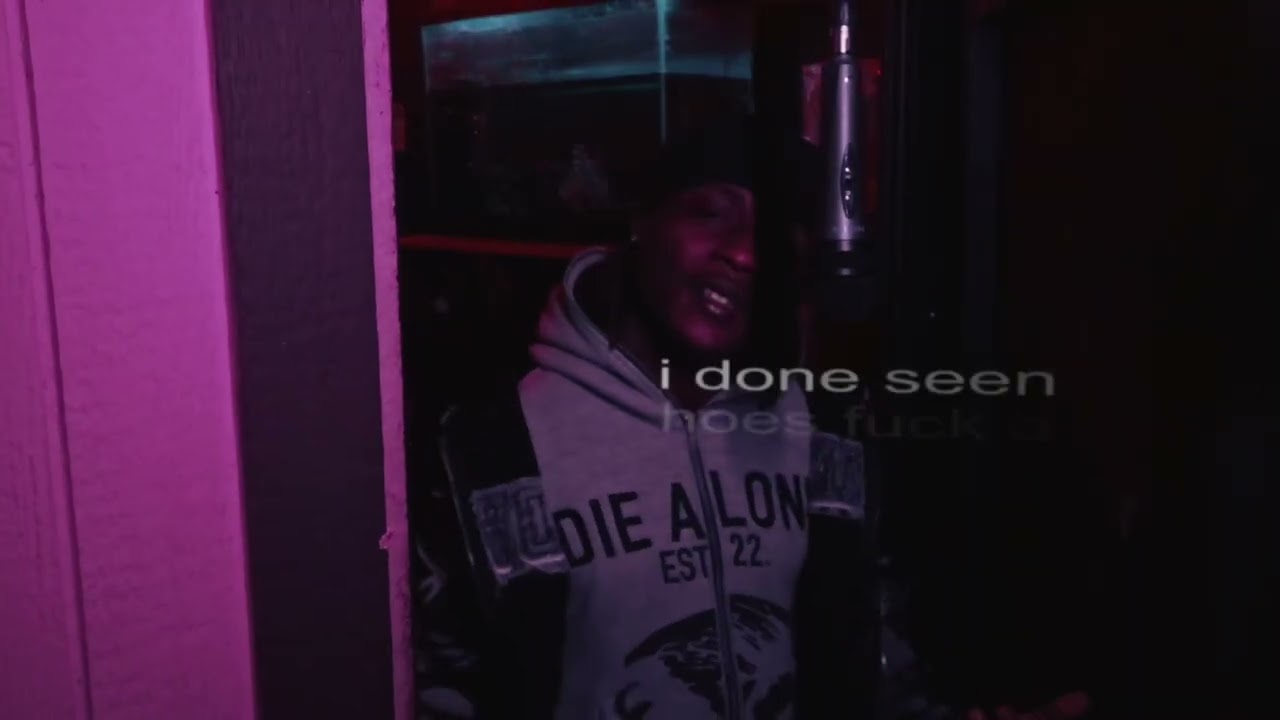Dee Ynt - Fell Out Of Love (Live Performance)