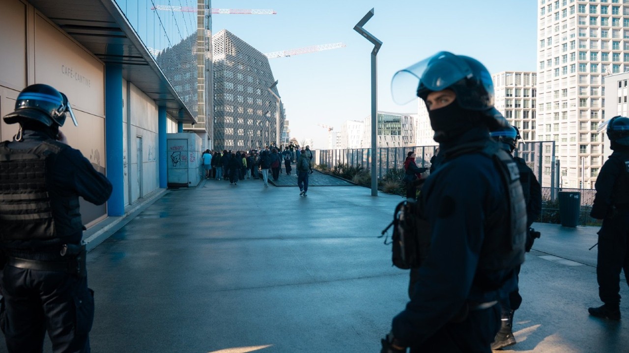 Во Франции развернуто 70 000 сотрудников сил безопасности в преддверии новых протестов