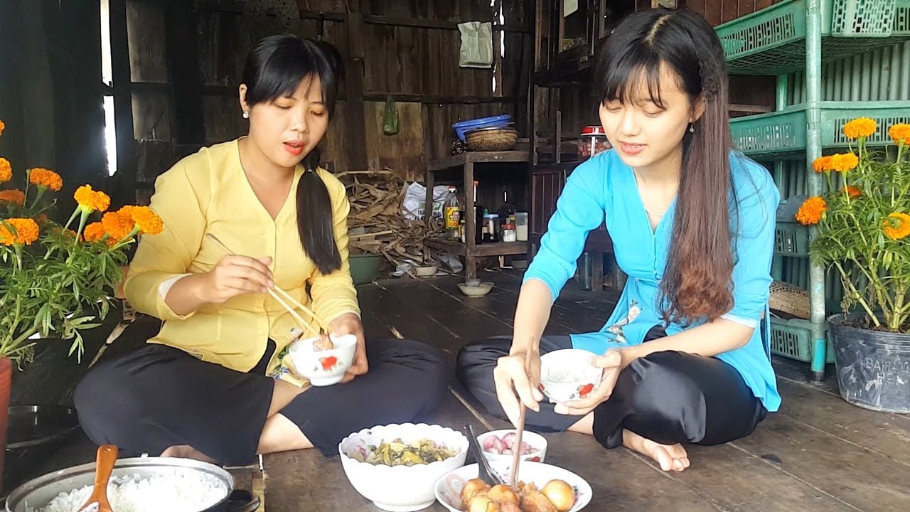 Thịt kho trứng ăn với dưa chua Mùng 2 Tết  | Thôn Nữ Miền Tây