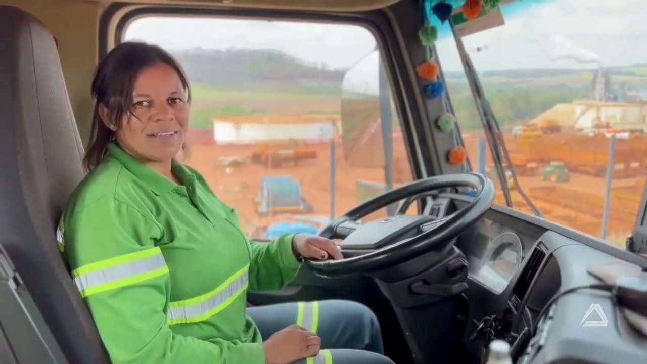 O agro é DELAS - Cristina Custódio Silva Motorista Canavieiro l Cavalo Mecânico