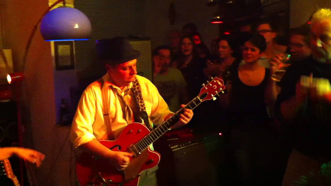 Sandy Lee & the Wantons my baby left me