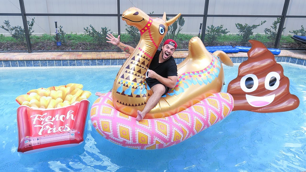 TESTANDO BRINQUEDOS DE PISCINA !! (BOIAS GIGANTES DE BATATA FRITA, PIZZA E CAMELO)