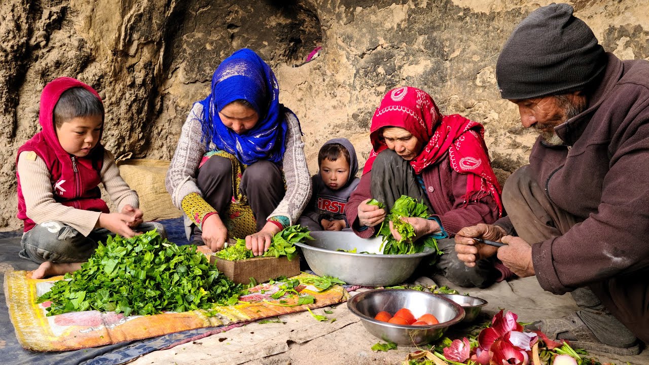 Old Lovers Afghan Famous Recipe with Guests | Village Life Afghanistan in a Cave