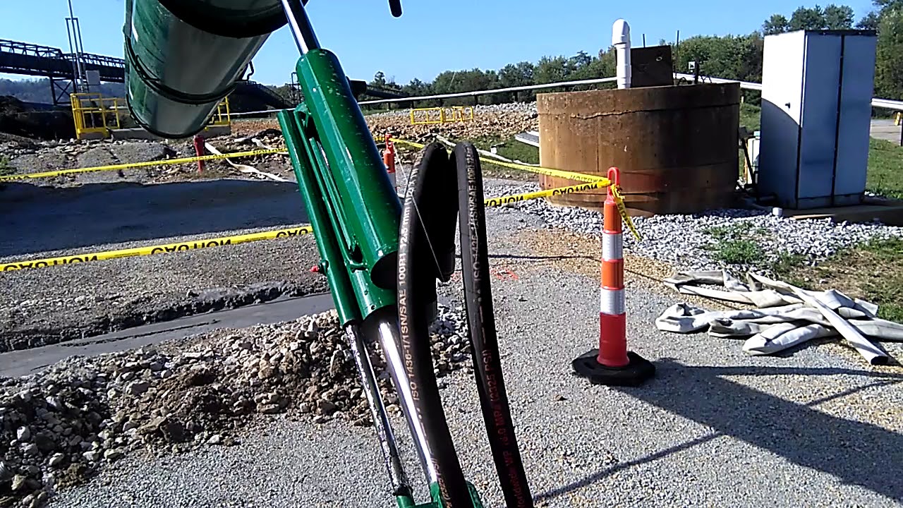 Driving a front discharge mixer