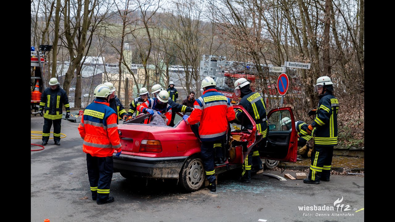 Ausbildung zum Feuerwehrsanitäter im Rheingau-Taunus-Kreis