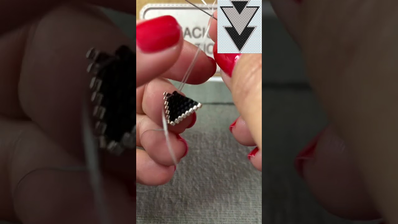 Último tutorial del año! / Dije triángulos / Miyuki / Brick Stitch / Peyote